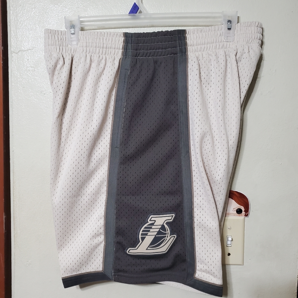 Mitchell And Ness 2009 Los Angeles Lakers Swingman Jersey basketball Shorts - Picture 2 of 12